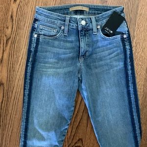 Skinny Jeans with Dark Stripes on Sides